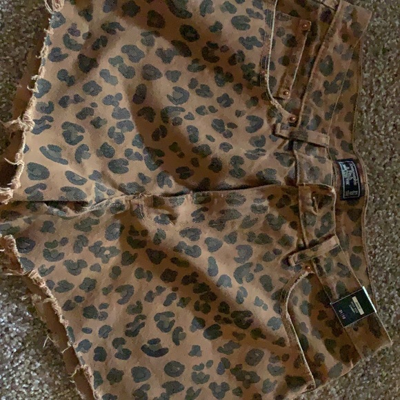 Cheetah Abercrombie Shorts size 12 - Picture 2 of 3